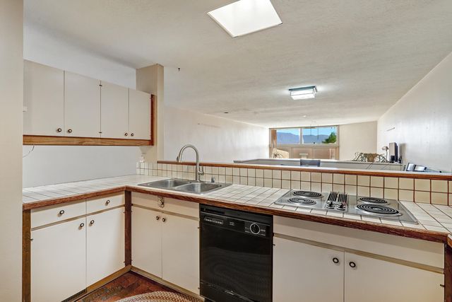 13 TENNIS Court NW, Albuquerque, NM 87120