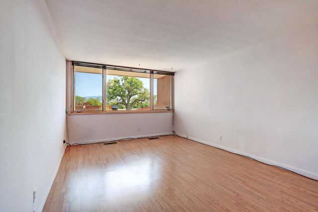 13 TENNIS Court NW, Albuquerque, NM 87120