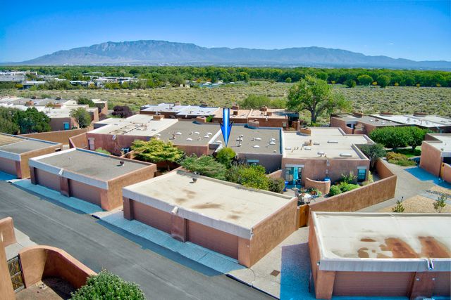 13 TENNIS Court NW, Albuquerque, NM 87120