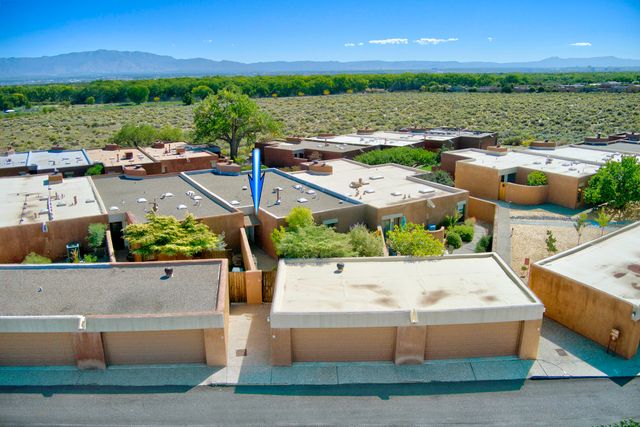 13 TENNIS Court NW, Albuquerque, NM 87120