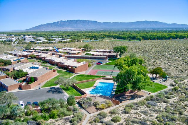 13 TENNIS Court NW, Albuquerque, NM 87120