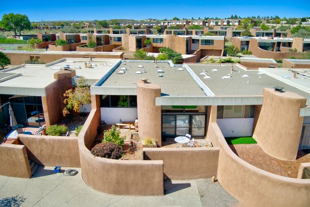 13 TENNIS Court NW, Albuquerque, NM 87120