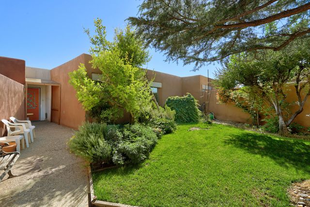 13 TENNIS Court NW, Albuquerque, NM 87120