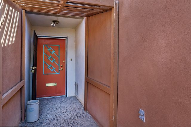 13 TENNIS Court NW, Albuquerque, NM 87120