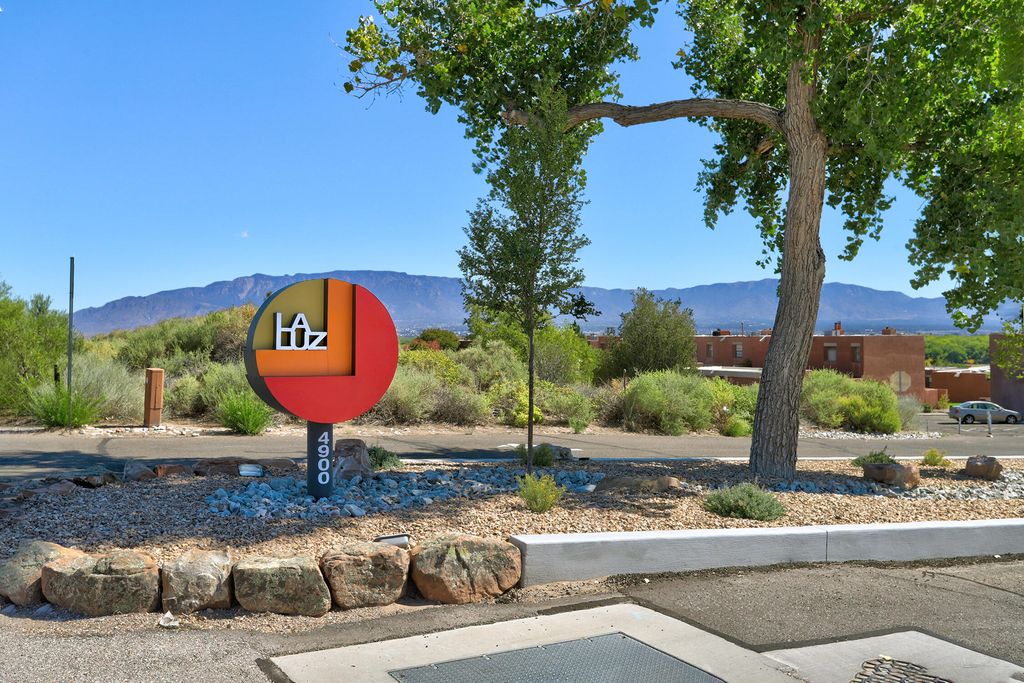 13 TENNIS Court NW, Albuquerque, NM 87120