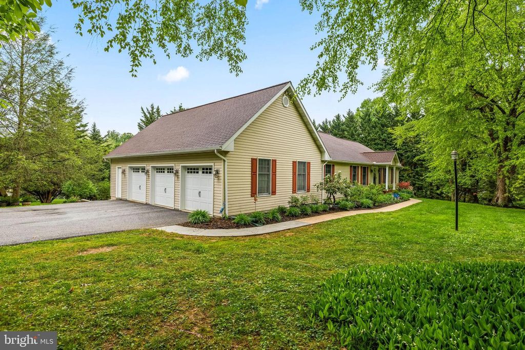 Image 2 of property listing at 904 MAPLEHURST LN, Monkton, MD 21111
