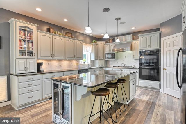 15 LAURA CT, Reading, PA 19608