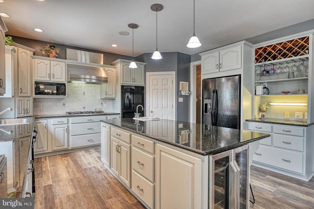 15 LAURA CT, Reading, PA 19608