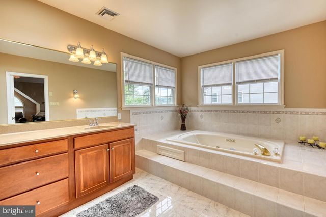 15 LAURA CT, Reading, PA 19608