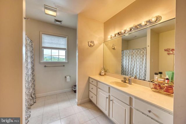 15 LAURA CT, Reading, PA 19608