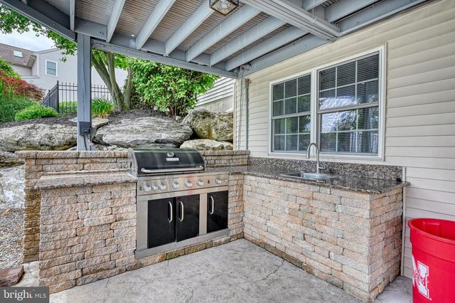 15 LAURA CT, Reading, PA 19608