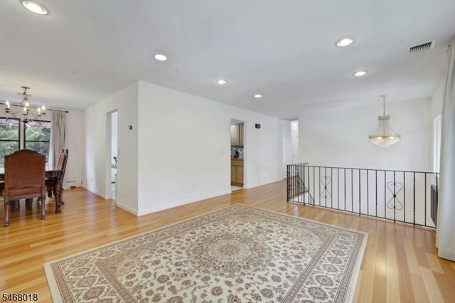 198 Scharer Ave, Northvale Boro, NJ 07647