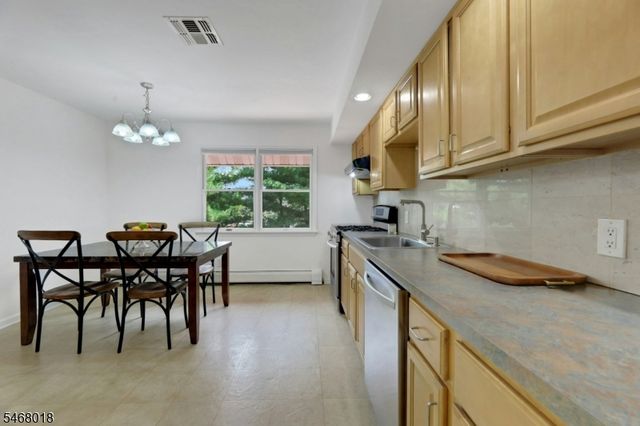 198 Scharer Ave, Northvale Boro, NJ 07647