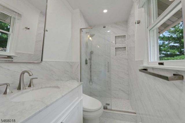 198 Scharer Ave, Northvale Boro, NJ 07647