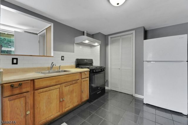198 Scharer Ave, Northvale Boro, NJ 07647
