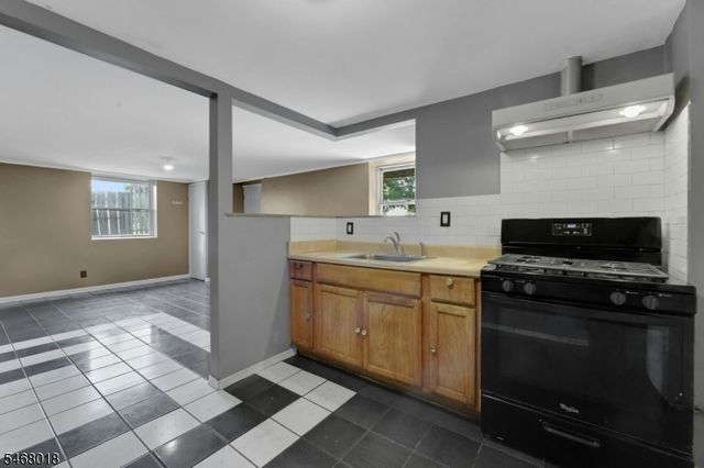 198 Scharer Ave, Northvale Boro, NJ 07647