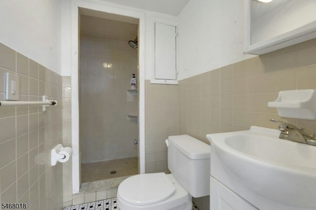 198 Scharer Ave, Northvale Boro, NJ 07647