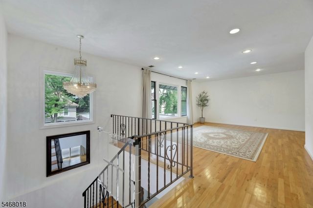 198 Scharer Ave, Northvale Boro, NJ 07647