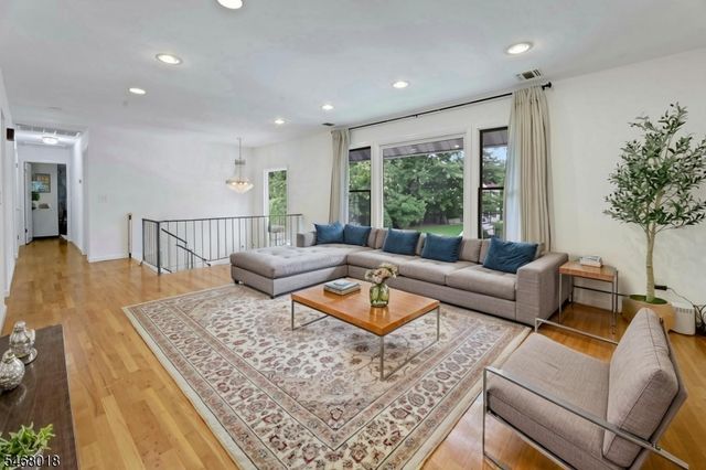 198 Scharer Ave, Northvale Boro, NJ 07647