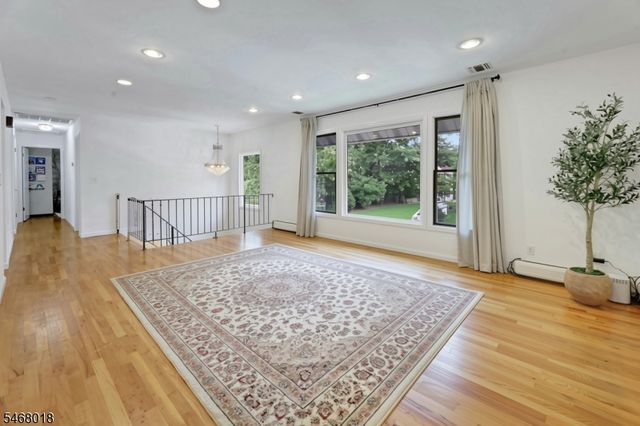 198 Scharer Ave, Northvale Boro, NJ 07647