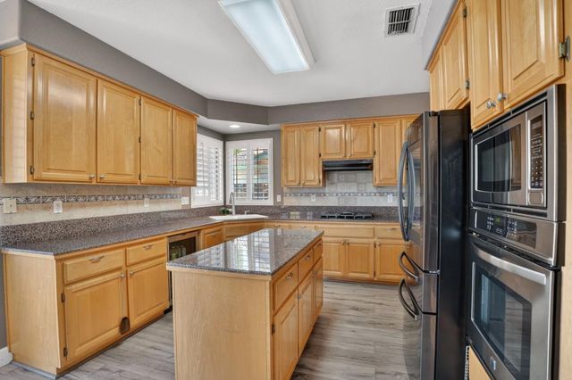2641 Babson Dr, Elk Grove, CA 95758