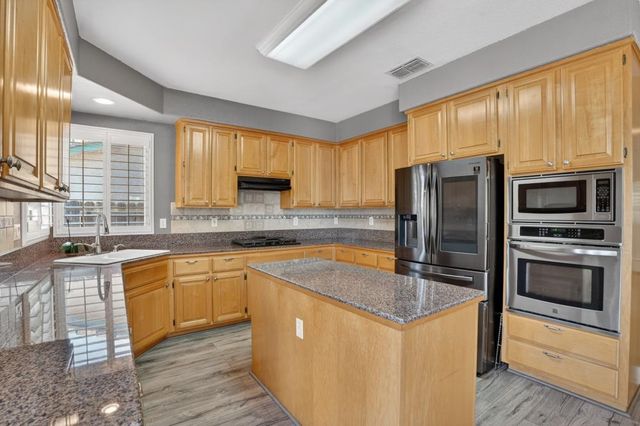2641 Babson Dr, Elk Grove, CA 95758