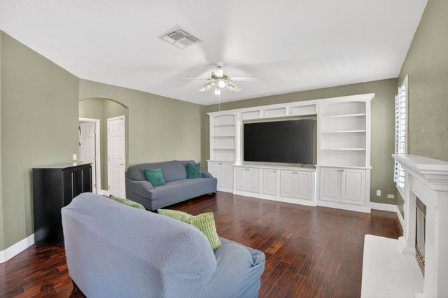 2641 Babson Dr, Elk Grove, CA 95758