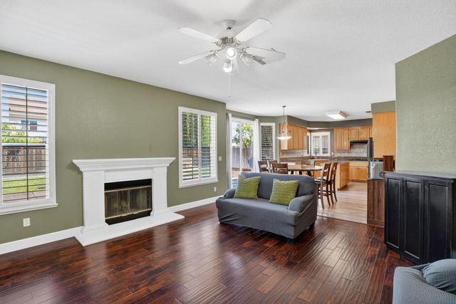 2641 Babson Dr, Elk Grove, CA 95758