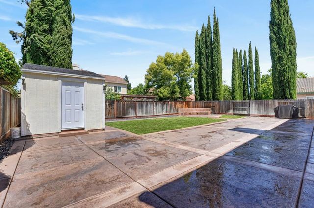 2641 Babson Dr, Elk Grove, CA 95758