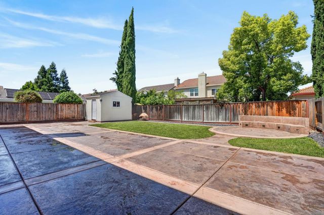2641 Babson Dr, Elk Grove, CA 95758