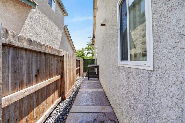 2641 Babson Dr, Elk Grove, CA 95758