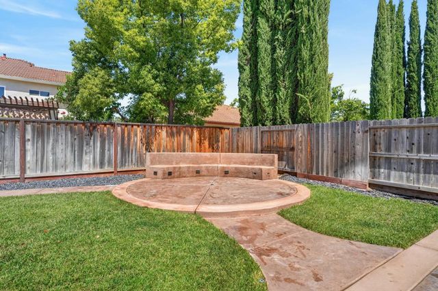 2641 Babson Dr, Elk Grove, CA 95758