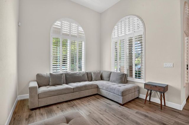 2641 Babson Dr, Elk Grove, CA 95758