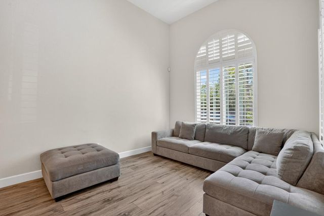 2641 Babson Dr, Elk Grove, CA 95758