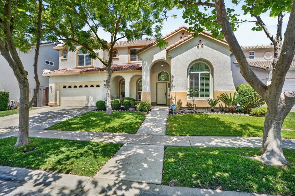 2641 Babson Dr, Elk Grove, CA 95758