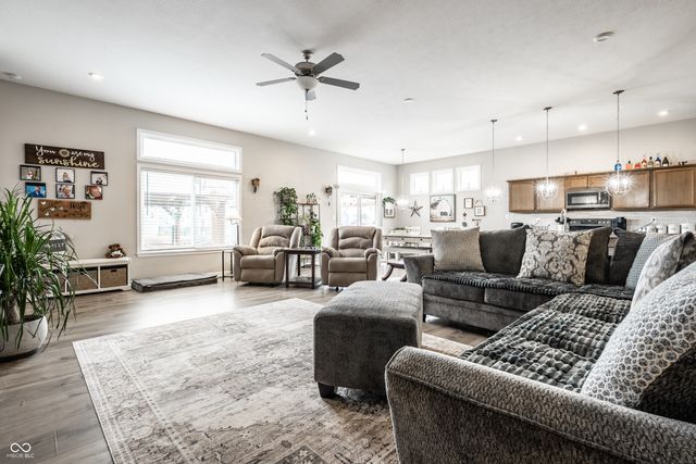 1400 W Springhurst Boulevard, Greenfield, IN 46140