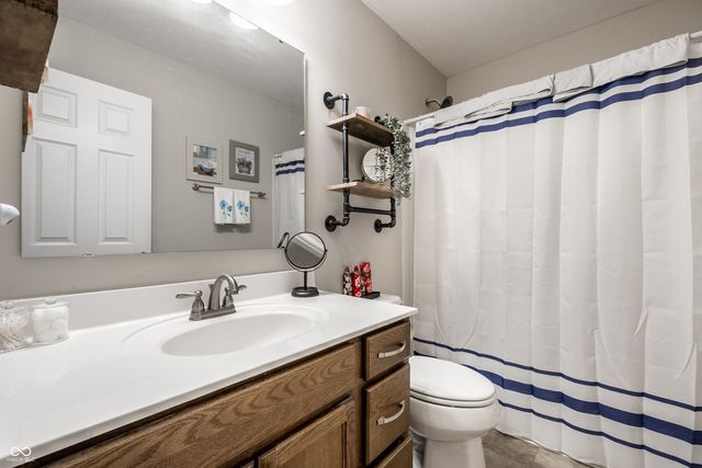 1400 W Springhurst Boulevard, Greenfield, IN 46140