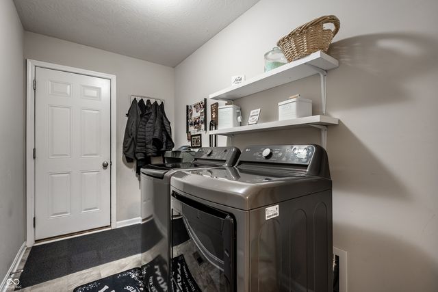 1400 W Springhurst Boulevard, Greenfield, IN 46140