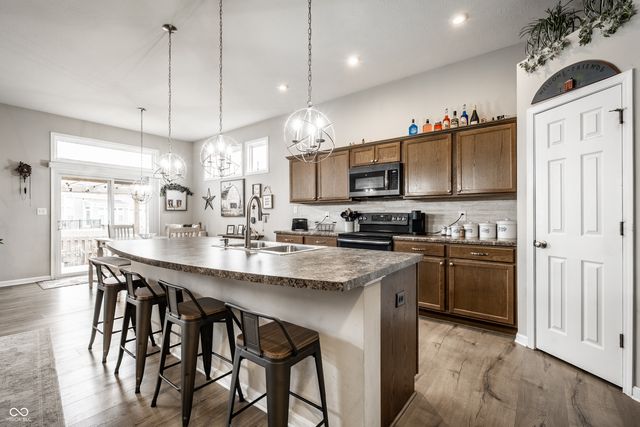 1400 W Springhurst Boulevard, Greenfield, IN 46140