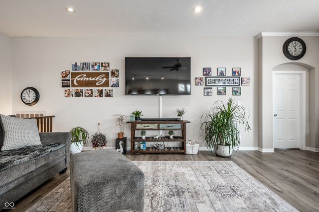 1400 W Springhurst Boulevard, Greenfield, IN 46140