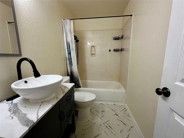 114 Mossy Rock CV, Hutto, TX 78634