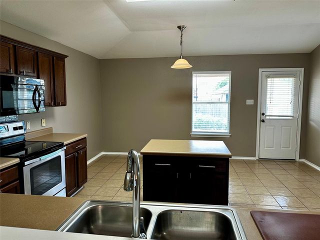 114 Mossy Rock CV, Hutto, TX 78634