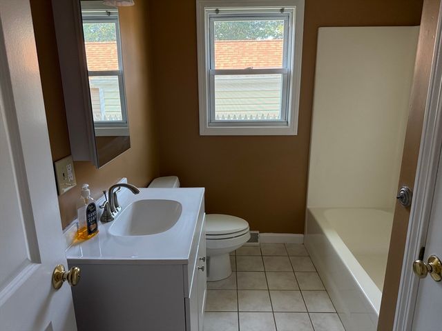 40 Wamsutta Ave., Acushnet, MA 02743