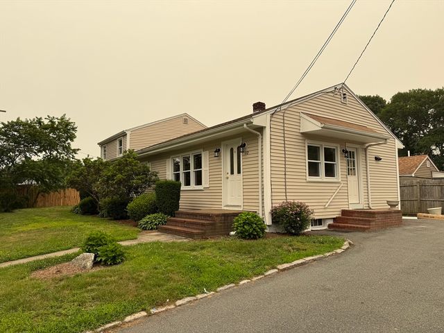 40 Wamsutta Ave., Acushnet, MA 02743