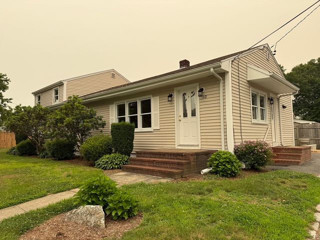 40 Wamsutta Ave., Acushnet, MA 02743