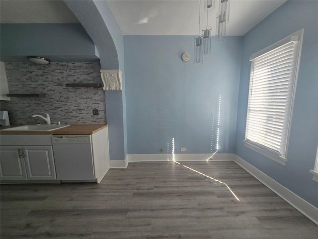 725 Broadway Avenue 11, Galveston, TX 77550