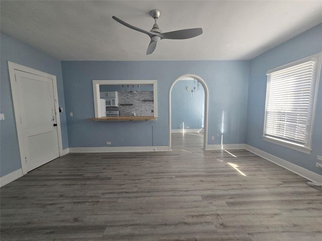 725 Broadway Avenue 11, Galveston, TX 77550