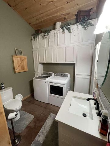 1633 Jessie James Road, Pineville, MO 64856