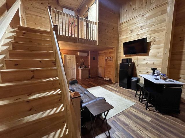 1633 Jessie James Road, Pineville, MO 64856