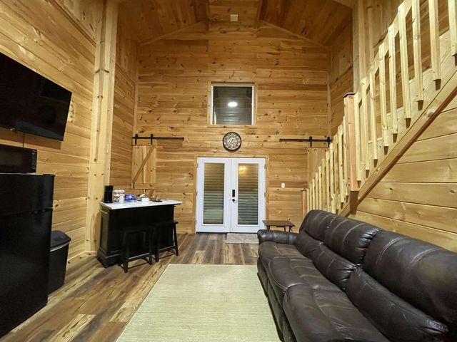 1633 Jessie James Road, Pineville, MO 64856